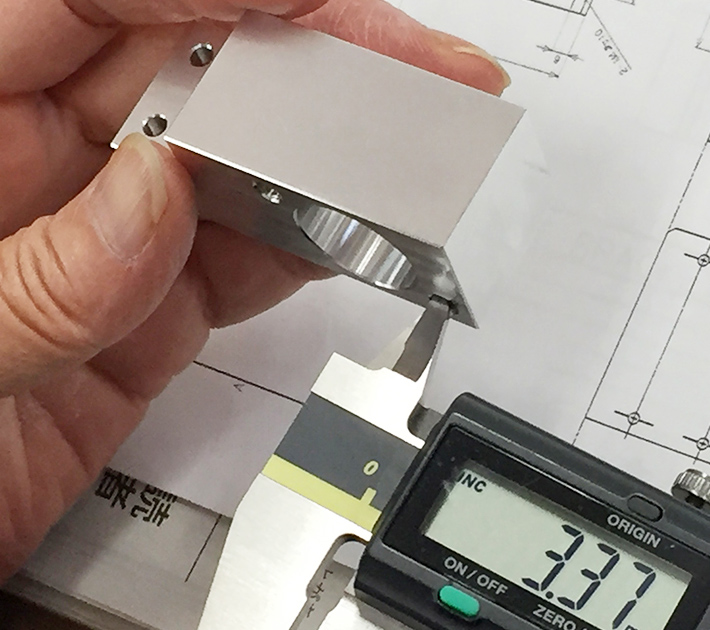 昭和27年創業。職人から職人へと受け継ぎ、磨き続けた技術力が当社の誇りです。